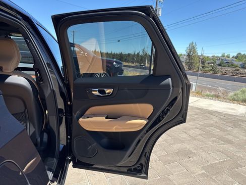 Certified 2025 Volvo XC60 B5 Ultra w/ Protection Package Premier image 13