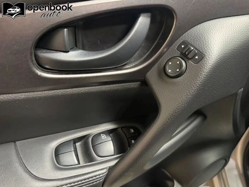 Used 2020 Nissan Rogue Sport S image 10