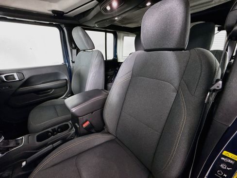 Used 2025 Jeep Wrangler Unlimited Sahara AWD/4WD image 11