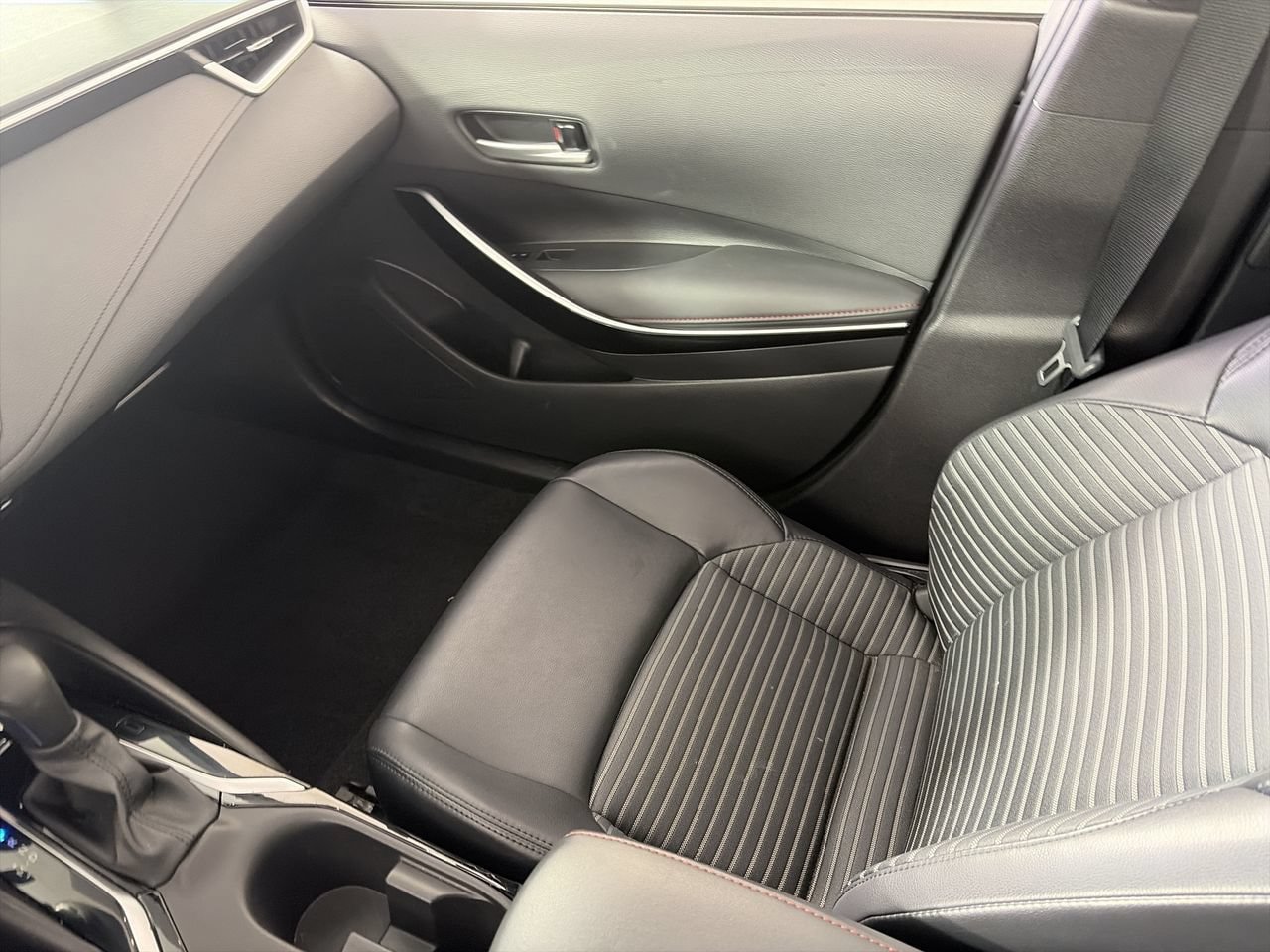 Used 2024 Toyota Corolla XSE FWD image 23