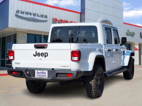 New 2025 Jeep Gladiator Sport image 5