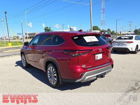 Certified 2026 Toyota Highlander Platinum AWD/4WD image 31