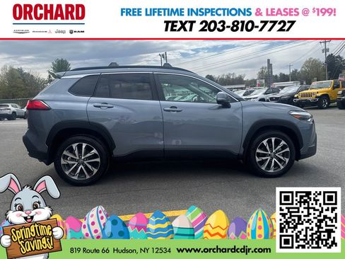 Used 2023 Toyota Corolla Cross XLE w/ Convenience Package AWD/4WD image 7