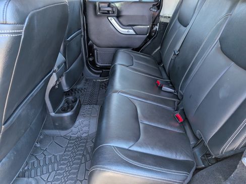 Used 2016 Jeep Wrangler Unlimited Rubicon AWD/4WD image 11