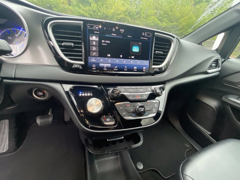 Used 2025 Chrysler Pacifica Select FWD image 20