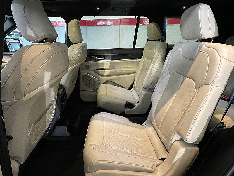Used 2025 Jeep Grand Cherokee L Limited w/ Luxury Tech Group II AWD/4WD image 27