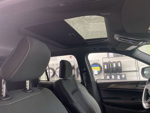 New 2025 Jeep Grand Cherokee Laredo w/ Luxury Tech Group I image 10