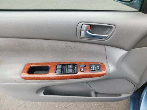Used 2004 Toyota Camry XLE image 16