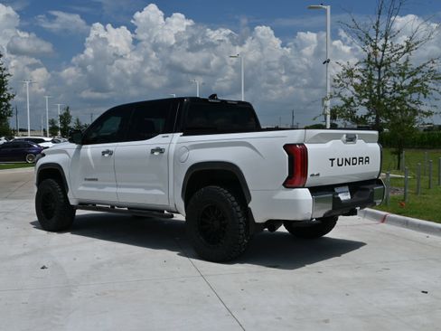 Used 2024 Toyota Tundra Limited AWD/4WD image 8