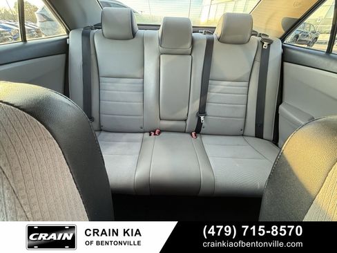 Used 2016 Toyota Camry SE image 29