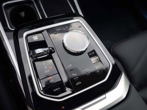 New 2026 BMW 740i w/ Premium Package image 25