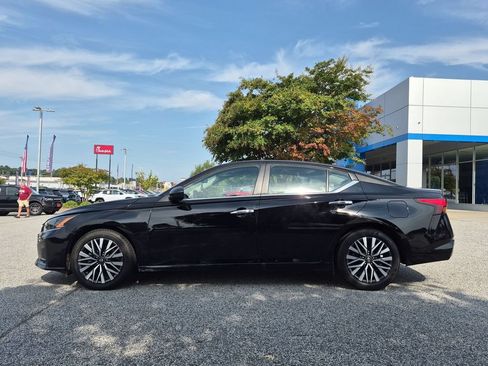 Used 2025 Nissan Altima 2.5 SV FWD image 6
