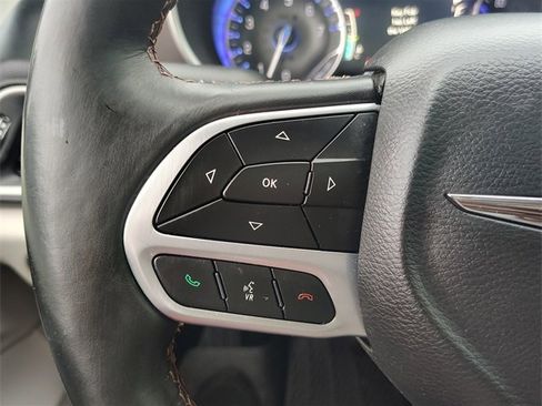 Used 2020 Chrysler Pacifica Touring-L Plus w/ Tire & Wheel Group image 19