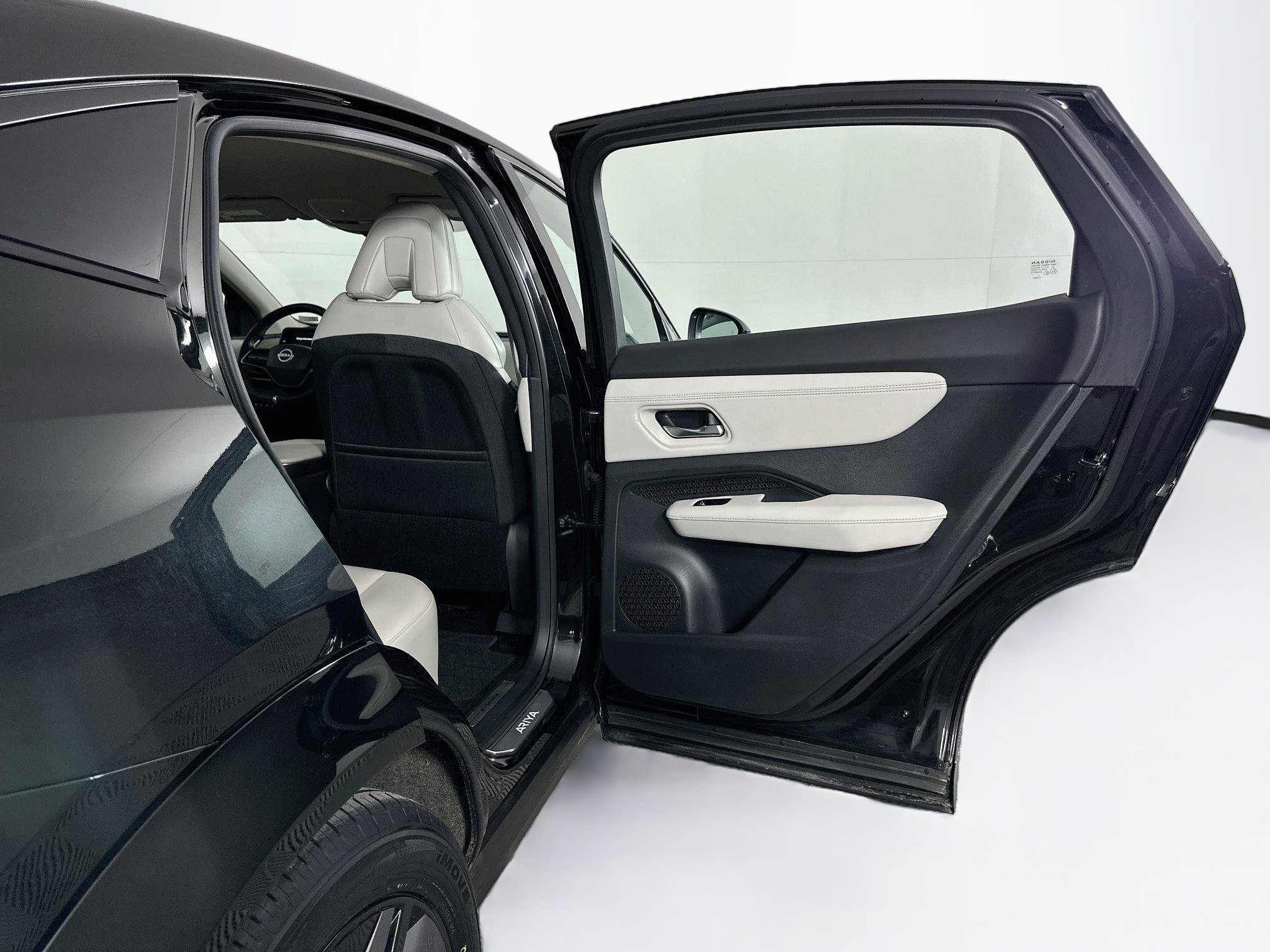 Used 2023 Nissan Ariya AWD image 31