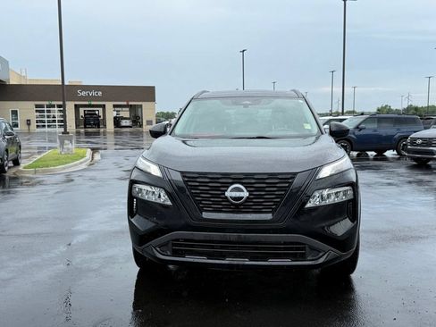 Used 2023 Nissan Rogue SV w/ SV Premium B Package FWD image 2