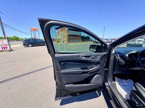 Used 2019 Ford Edge Titanium w/ Equipment Group 301A AWD/4WD image 18