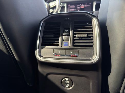 Used 2022 Porsche Macan S image 39