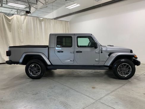 Used 2020 Jeep Gladiator Overland image 27