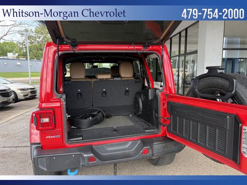 Used 2022 Jeep Wrangler Unlimited Sahara AWD/4WD image 32