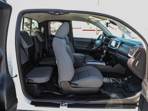 Certified 2020 Toyota Tacoma SR5 image 16