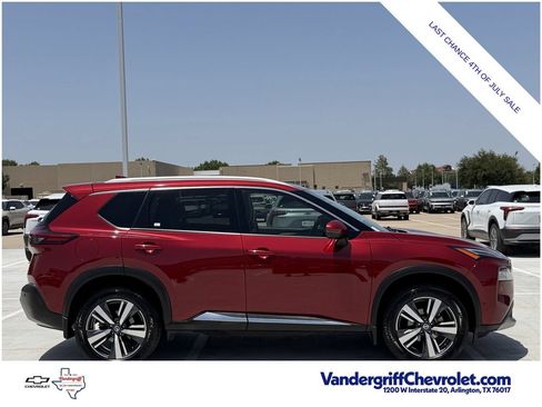 Used 2021 Nissan Rogue Platinum FWD image 3