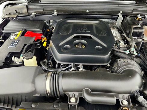 Used 2025 Jeep Wrangler Unlimited Sahara w/ Safety Group image 25