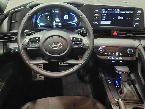 Used 2025 Hyundai Elantra Sport image 22