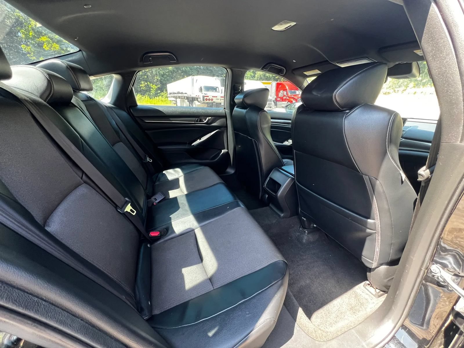 Used 2018 Honda Accord Sport image 11