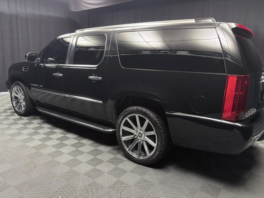 Used 2013 Cadillac Escalade ESV Luxury AWD/4WD image 16