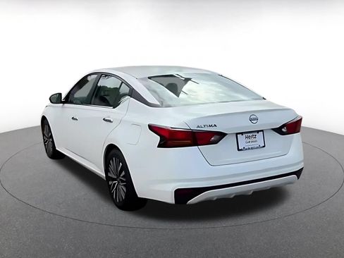 Used 2025 Nissan Altima 2.5 SV FWD image 13