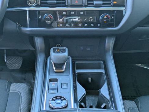 Used 2022 Nissan Pathfinder SV w/ SV Premium Package AWD/4WD image 22