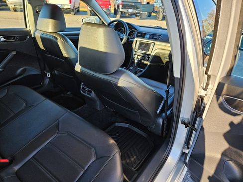 Used 2017 Volkswagen Passat 1.8T SE image 29