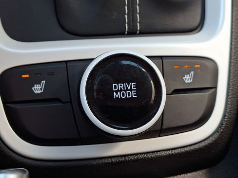 Certified 2023 Hyundai Venue Limited FWD image 25