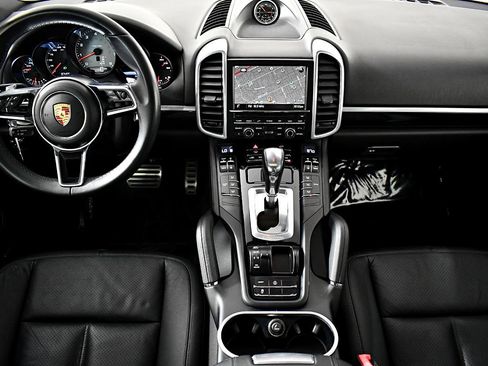 Used 2015 Porsche Cayenne S image 23