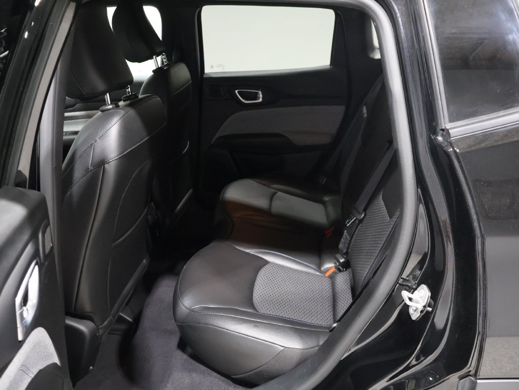 Used 2025 Jeep Compass Latitude w/ Sun & Sound Group AWD/4WD image 19