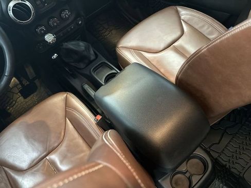 Used 2017 Jeep Wrangler Unlimited Sahara w/ Max Tow Package image 25