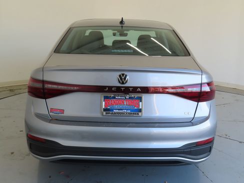 New 2026 Volkswagen Jetta SE image 5