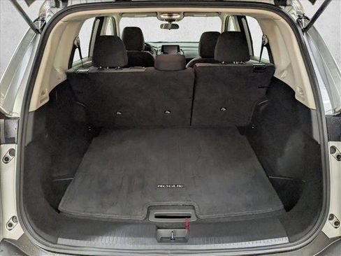 Used 2023 Nissan Rogue SV image 7