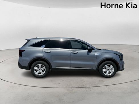 New 2025 Kia Sorento LX image 3