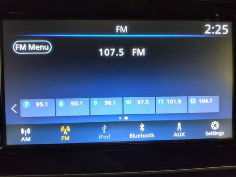 Used 2023 Nissan Versa S w/ Trunk Package image 25