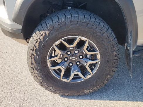 Used 2024 Chevrolet Colorado ZR2 w/ Technology Package AWD/4WD image 12