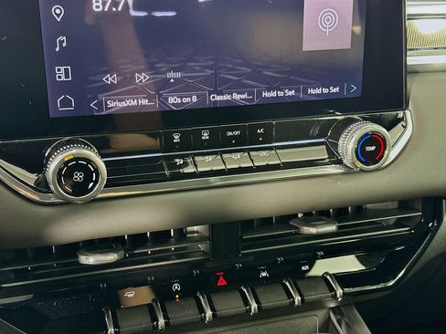 New 2025 GMC Canyon Elevation image 17