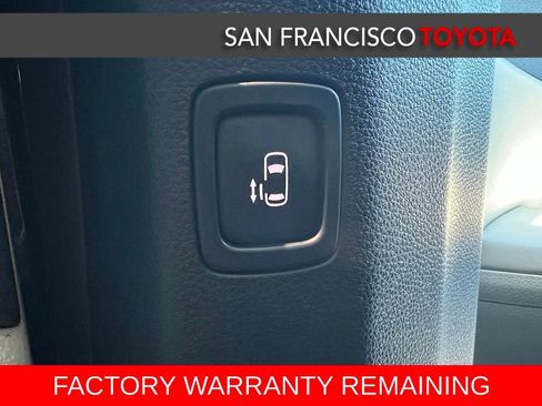 Used 2025 Kia Carnival EX FWD image 21
