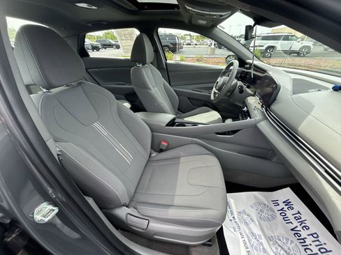 Certified 2025 Hyundai Elantra SEL FWD image 27