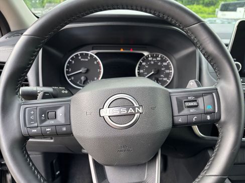 Used 2025 Nissan Rogue SV FWD image 30