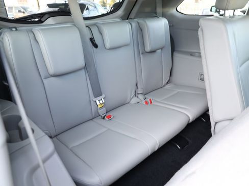 Used 2019 Toyota Highlander XLE image 17