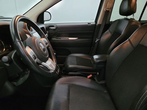 Used 2016 Jeep Compass Latitude image 17