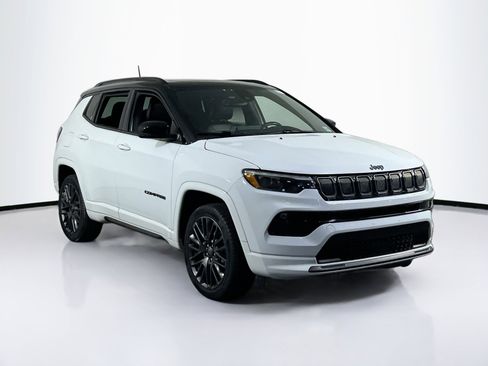 Used 2022 Jeep Compass High Altitude AWD/4WD image 3
