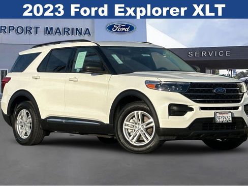 Certified 2023 Ford Explorer XLT image 2