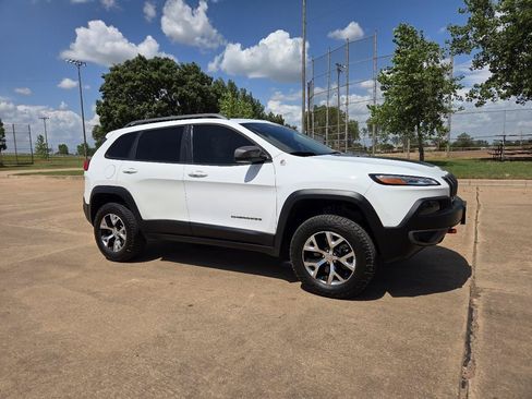 Used 2014 Jeep Cherokee Trailhawk w/ Comfort/Convenience Group AWD/4WD image 27